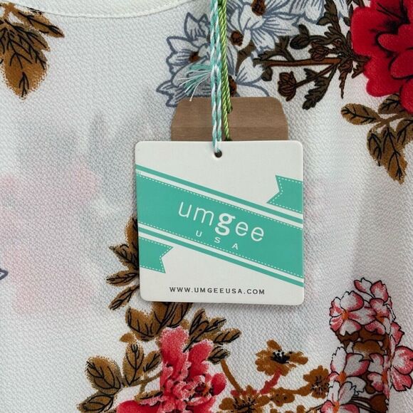 Umgee Sleeveless Open Back Floral Romper White/Multi Size Medium NWT - Picture 12 of 15